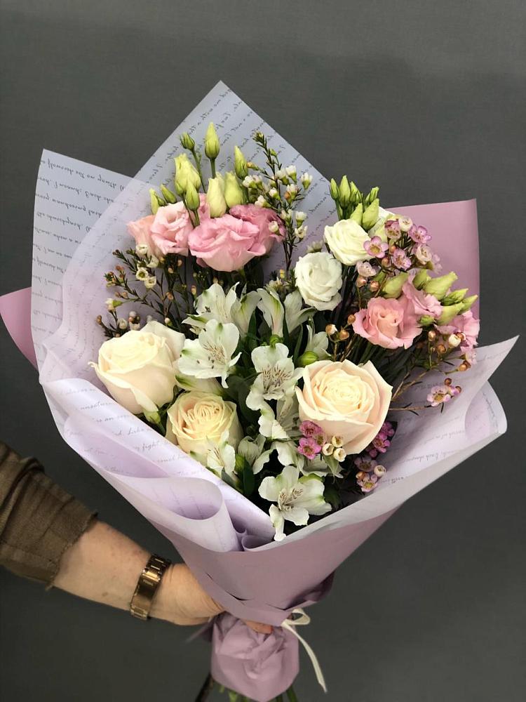 Букет цветов из: Альстромерии, Розы и Лизиантусы в Турочак