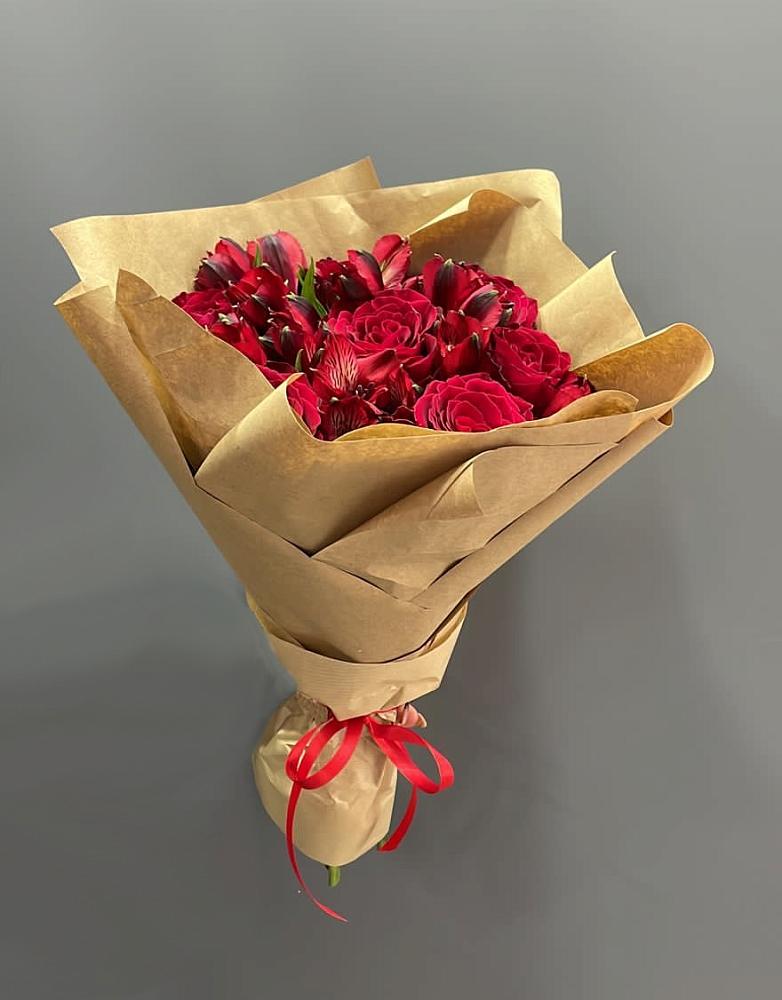 Букет цветов из: Альстромерии и Розы в Турочак