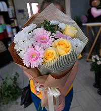 Букет цветов из:  Герберы, Розы и Хризантемы в Турочак