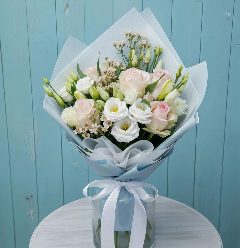 Букет цветов из: Розы и Лизиантусы в Турочак