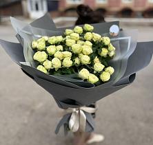 Букет Белые кустовые розы Солинеро в Турочак