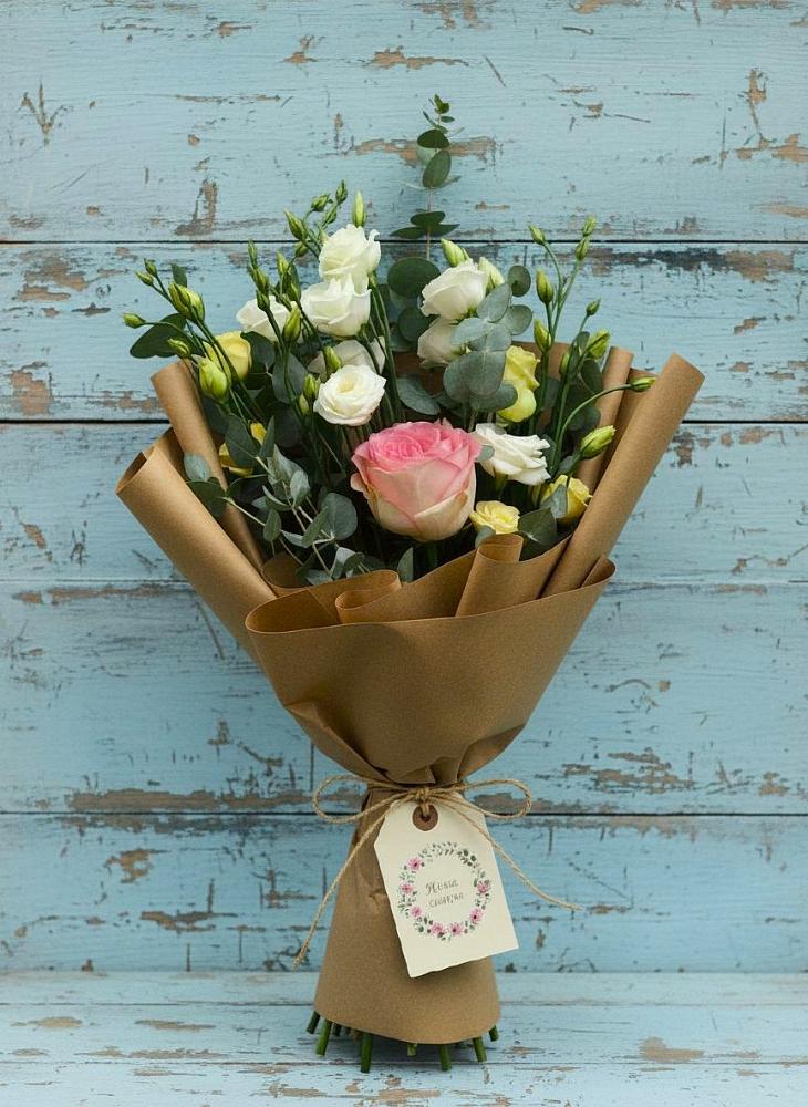 Букет цветов из: Розы и Лизиантусы в Турочак