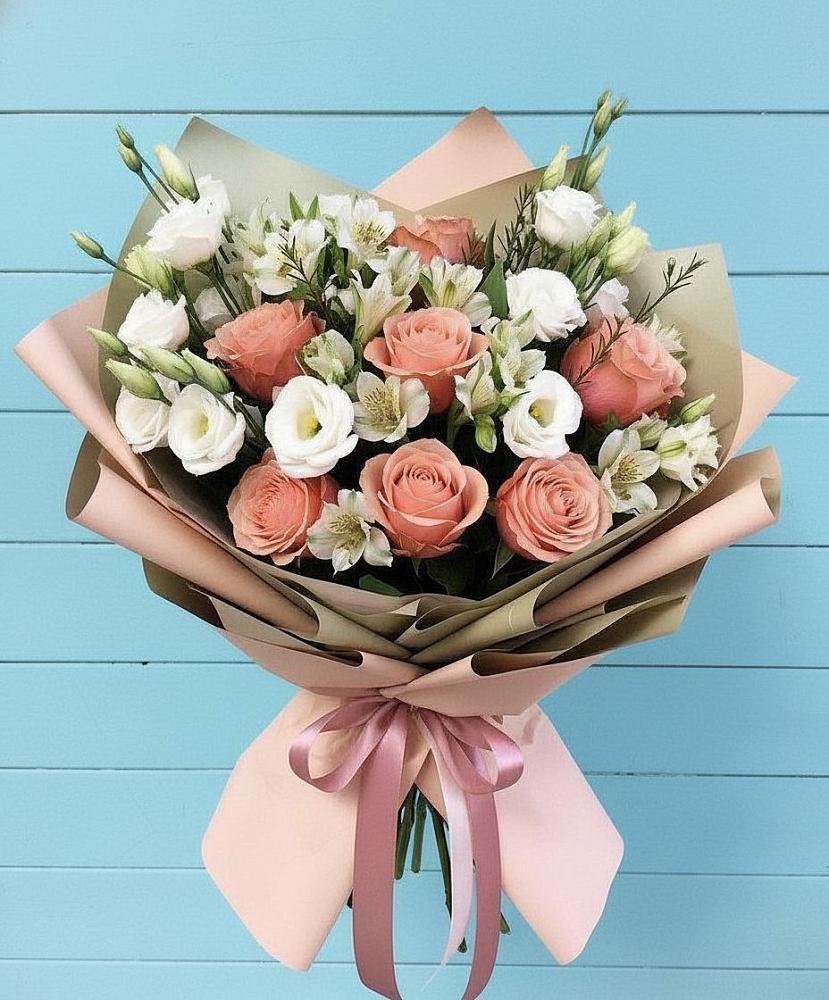 Букет цветов из: Розы, Альстромерии и Лизиантусы в Турочак