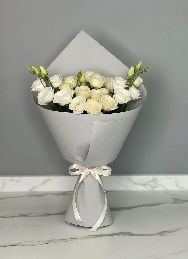 Букет цветов из: Розы и Лизиантусы в Турочак