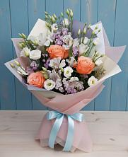Букет цветов из:  Лизиантусы, Розы, Альстромерии и Гипсофила в Турочак