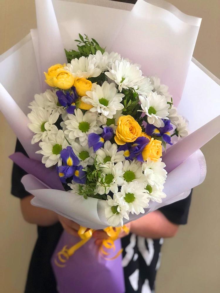 Букет цветов из: Ирисы, Хризантемы и Розы в Турочак