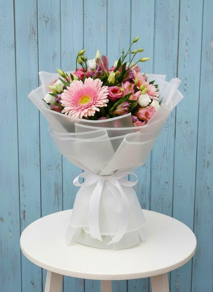 Букет цветов из: Герберы, Альстромерии и Лизиантусы в Турочак