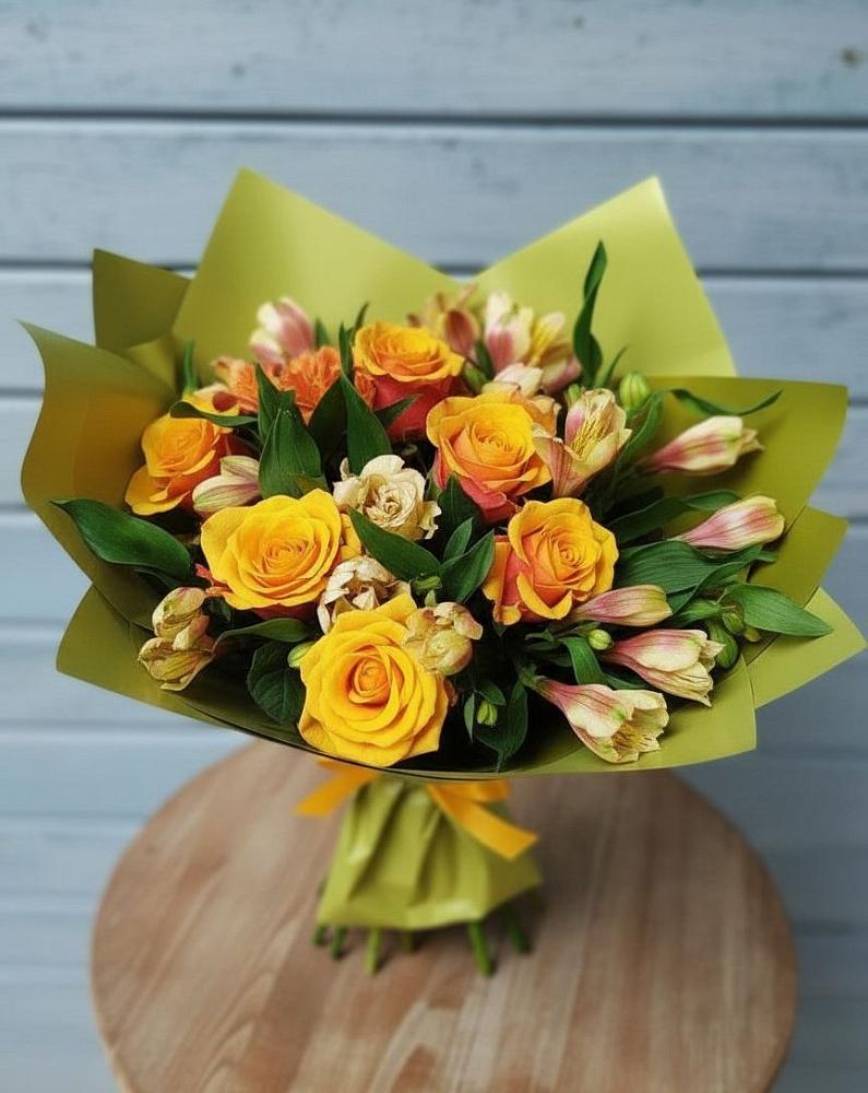 Букет цветов из: Альстромерии и Розы в Турочак