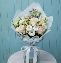 Букет цветов из:  Розы и Лизиантусы в Турочак