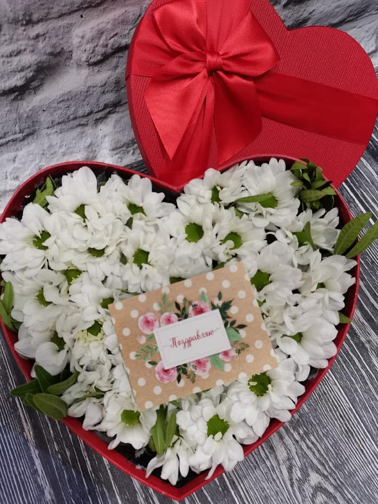 Цветочная композиция из Хризантемы в виде сердца в Турочак