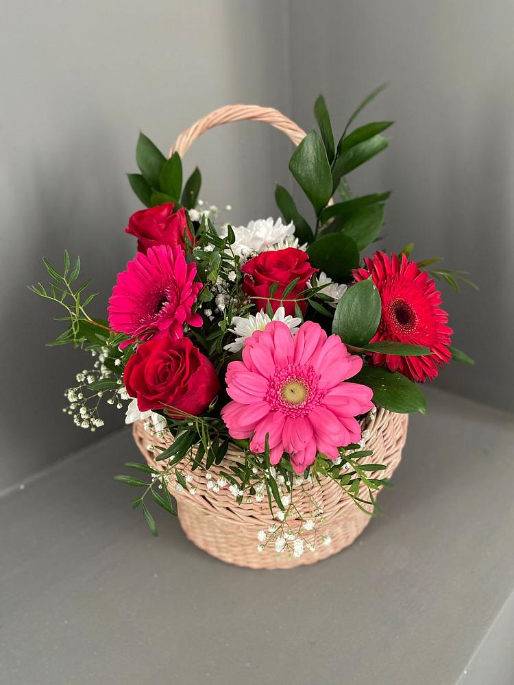 Цветочная композиция из Розы, Хризантемы и Герберы в корзине в Турочак
