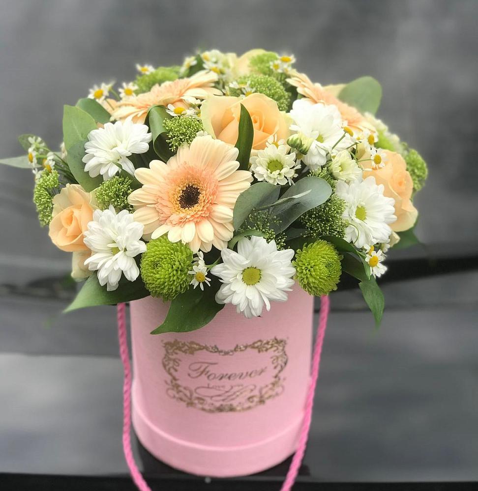 Цветочная композиция из Розы, Герберы и Хризантемы в шляпной коробке в Турочак