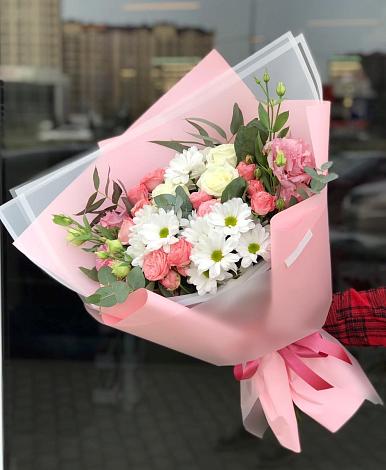 Букет цветов из: Розы, Лизиантусы и Хризантемы в Турочак