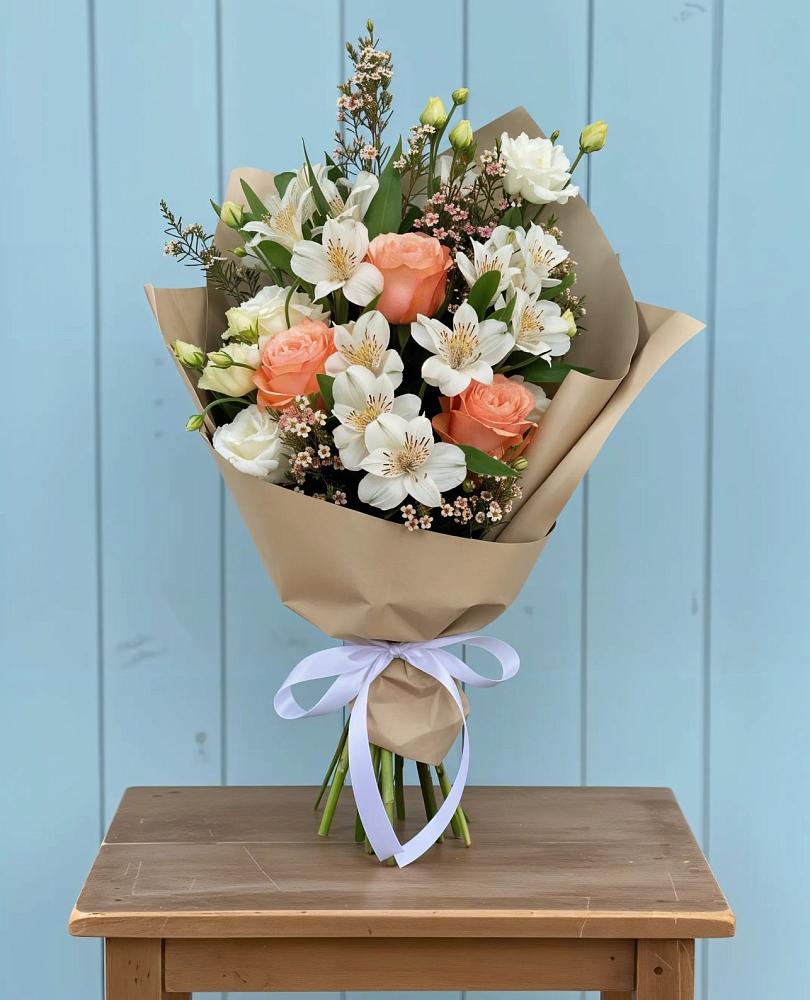 Букет цветов из: Альстромерии, Лизиантусы, Розы и Хризантемы в Турочак